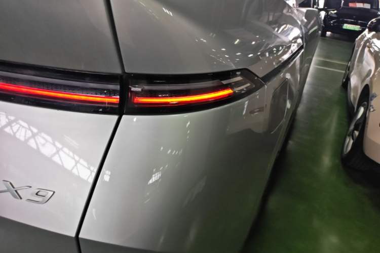 Used XPeng X9 2024 702 Ultra-Long Range Pro Right Rear Taillight