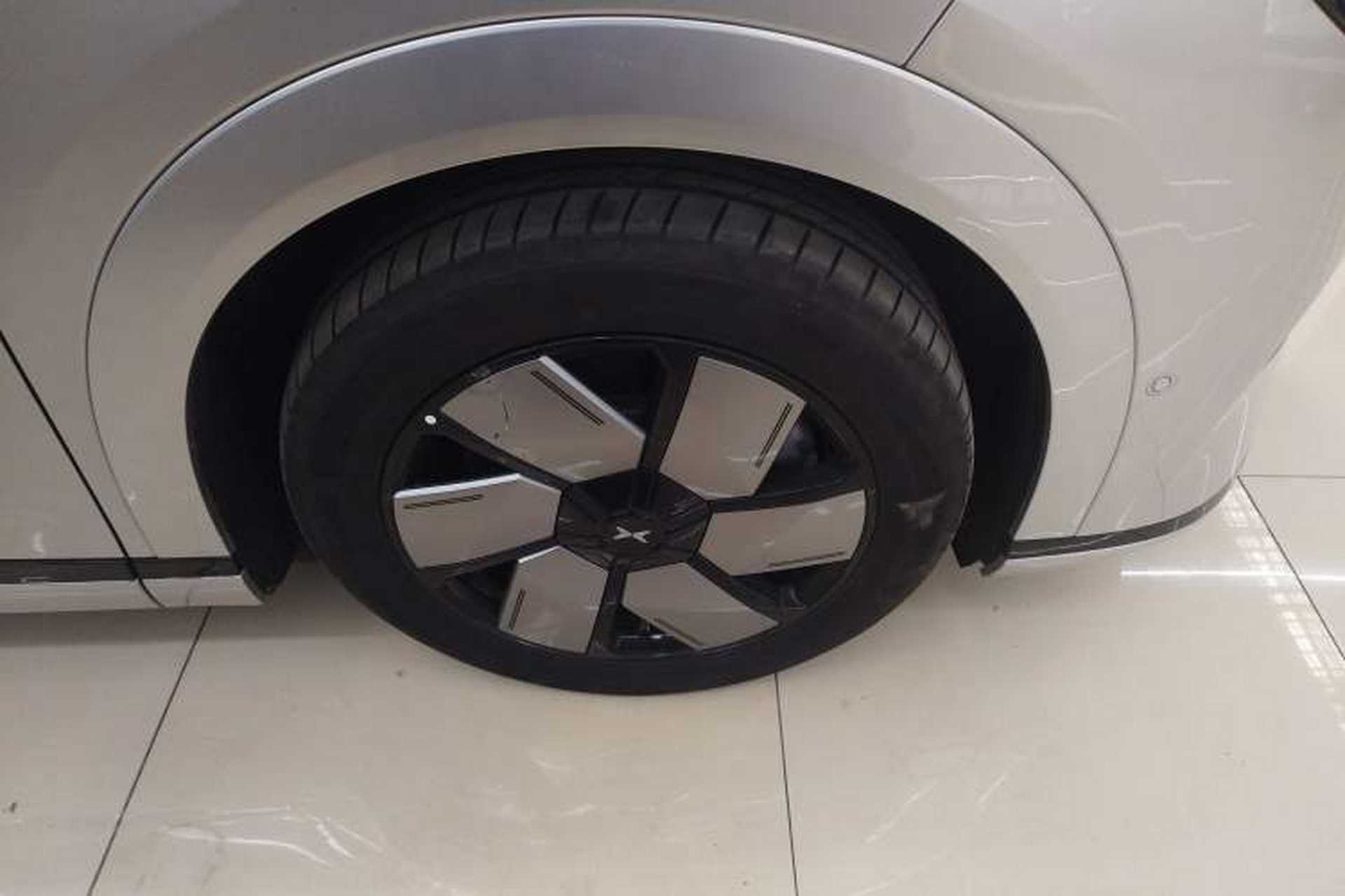 Used XPeng X9 2024 640 All-Wheel Drive High-Performance Max Right Rear Wheel Hub