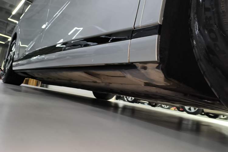 Used XPeng X9 2024 610 Long-Range Pro Right Side Sill