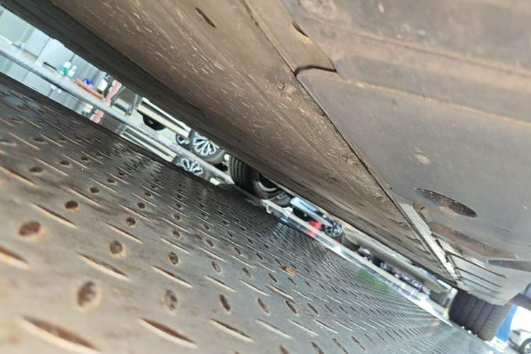 Used XPeng X9 2024 702 Ultra-Long Range Pro Right Side Sill