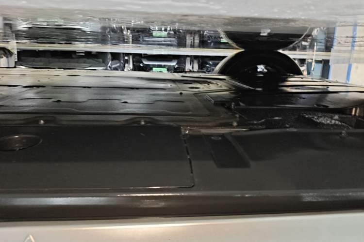 Used XPeng X9 2024 610 Long-Range Pro Right Side Sill