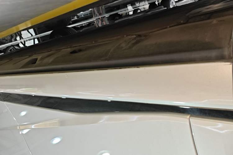 Used XPeng X9 2024 610 Long-Range Pro Right Side Sill
