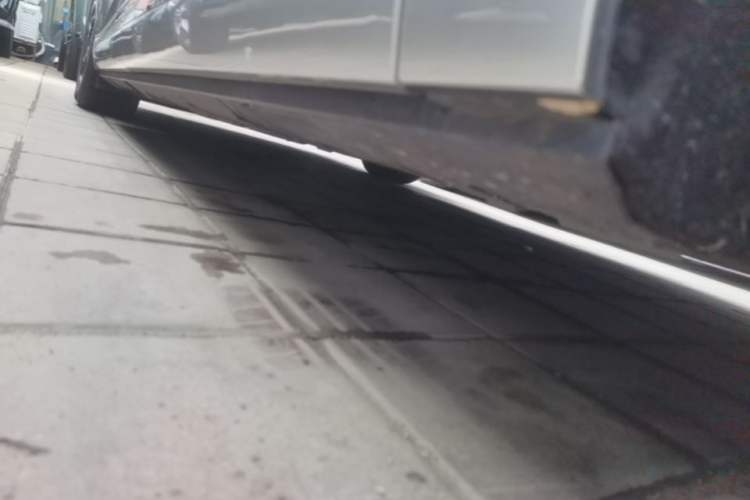 Used XPeng X9 2024 640 All-Wheel Drive High-Performance Max Right Side Sill