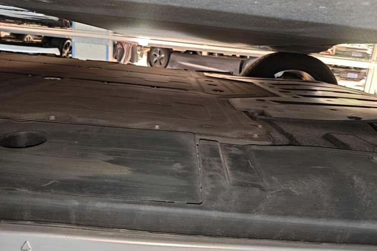 Used XPeng X9 2024 702 Ultra-Long Range Pro Right Side Sill
