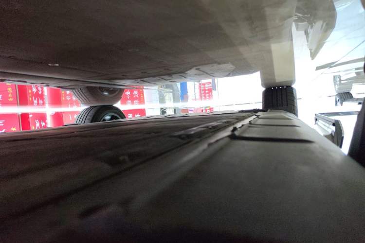 Used XPeng X9 2024 702 Ultra-Long Range Max Right Side Sill