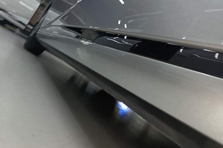 Used XPeng X9 2024 702 Ultra-Long Range Max Right Side Sill