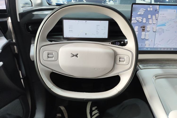 Used XPeng X9 2024 702 Ultra-Long Range Max Steering Wheel