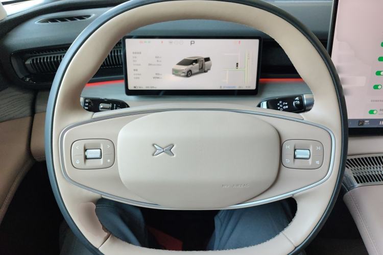 Used XPeng X9 2024 702 Ultra-Long Range Max Steering Wheel