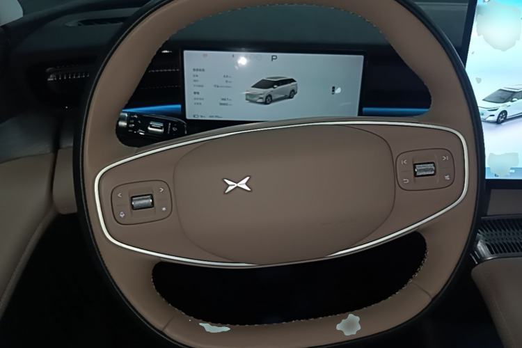 Used XPeng X9 2024 702 Ultra-Long Range Max Steering Wheel