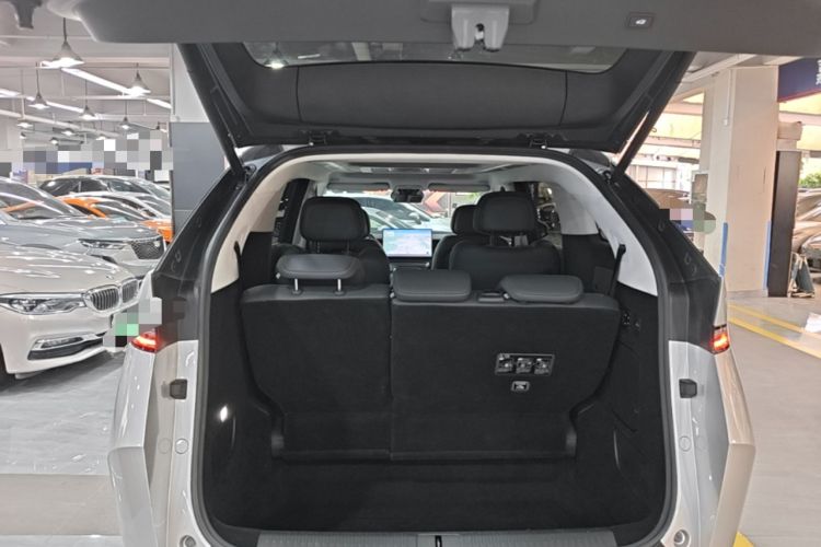 Used XPeng X9 2024 610 Long-Range Pro Trunk