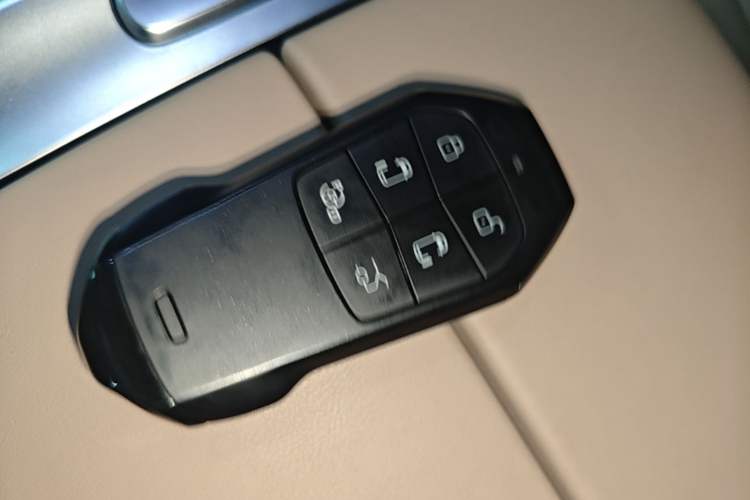 Used XPeng X9 2024 702 Ultra-Long Range Max Vehicle Key