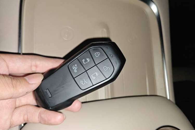 Used XPeng X9 2024 610 Long-Range Pro Vehicle Key