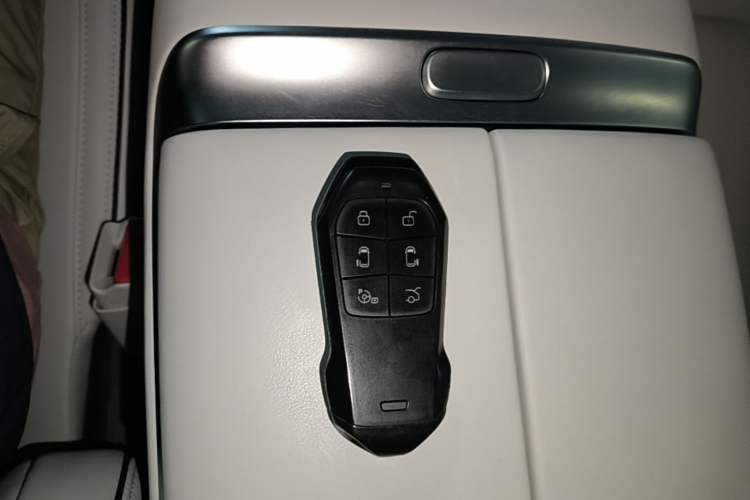 Used XPeng X9 2024 702 Ultra-Long Range Pro Vehicle Key