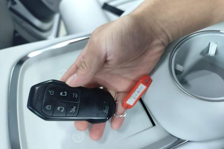 Used XPeng X9 2024 702 Ultra-Long Range Max Vehicle Key