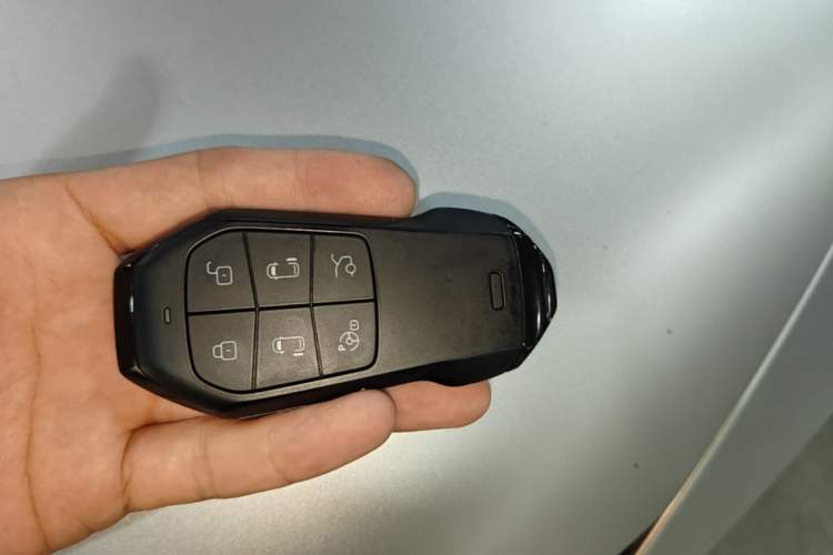 Used XPeng X9 2024 702 Ultra-Long Range Pro Vehicle Key