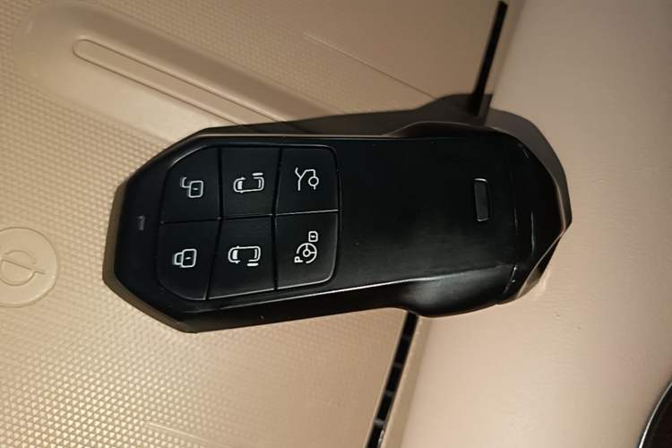 Used XPeng X9 2024 702 Ultra-Long Range Max Vehicle Key