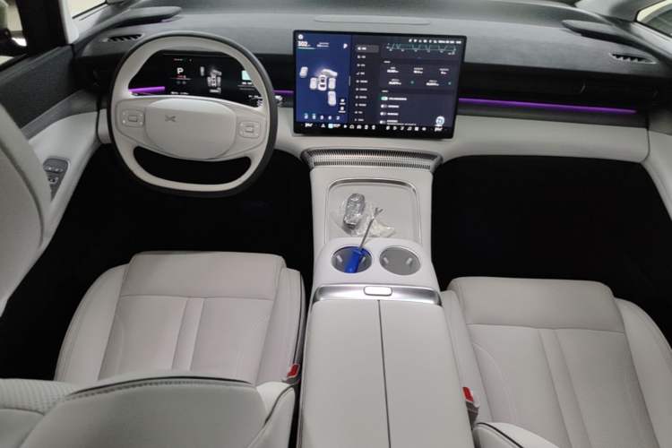 Used XPeng X9 2024 702 Ultra-Long Range Max Center Console