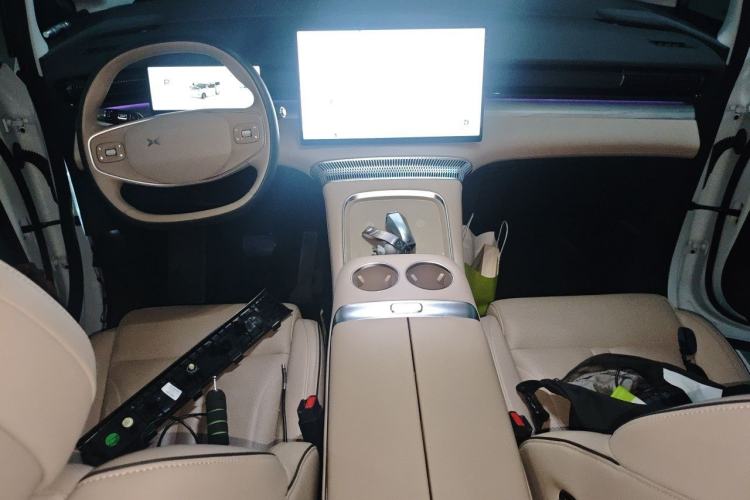 Used XPeng X9 2024 702 Ultra-Long Range Pro Center Console
