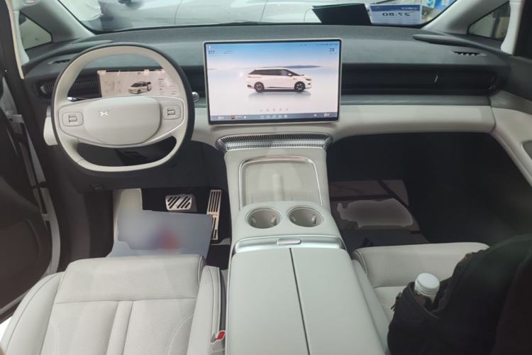Used XPeng X9 2024 702 Ultra-Long Range Max Center Console