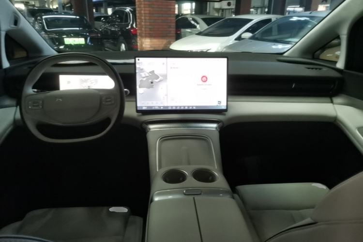 Used XPeng X9 2024 702 Ultra-Long Range Max Center Console