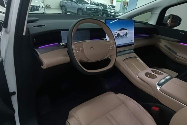 Used XPeng X9 2024 640 All-Wheel Drive High-Performance Max Center Console