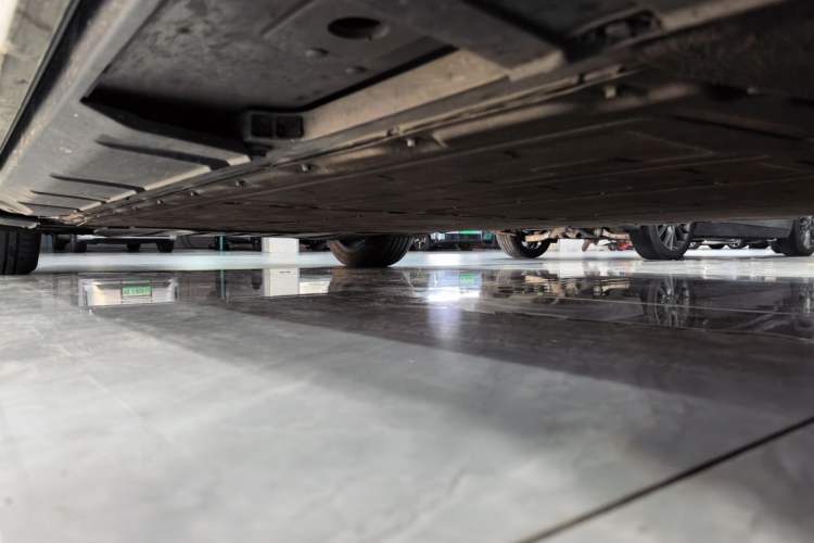 Used XPeng X9 2024 702 Ultra-Long Range Pro Chassis Front Right