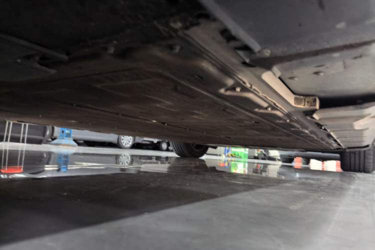 Used XPeng X9 2024 702 Ultra-Long Range Pro Chassis Rear Right