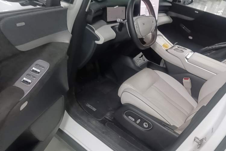 Used XPeng X9 2024 702 Ultra-Long Range Max Driver Seat