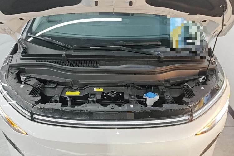 Used XPeng X9 2024 610 Long-Range Pro Engine Bay