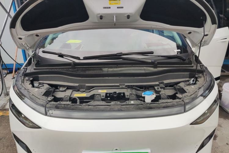 Used XPeng X9 2024 610 Long-Range Pro Engine Bay