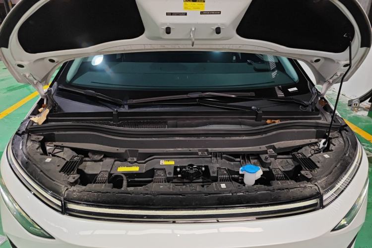 Used XPeng X9 2024 610 Long-Range Pro Engine Bay