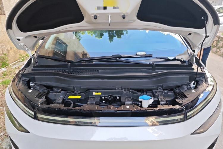 Used XPeng X9 2024 702 Ultra-Long Range Pro Engine Bay
