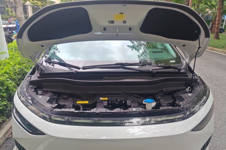 Used XPeng X9 2024 702 Ultra-Long Range Max Engine Bay