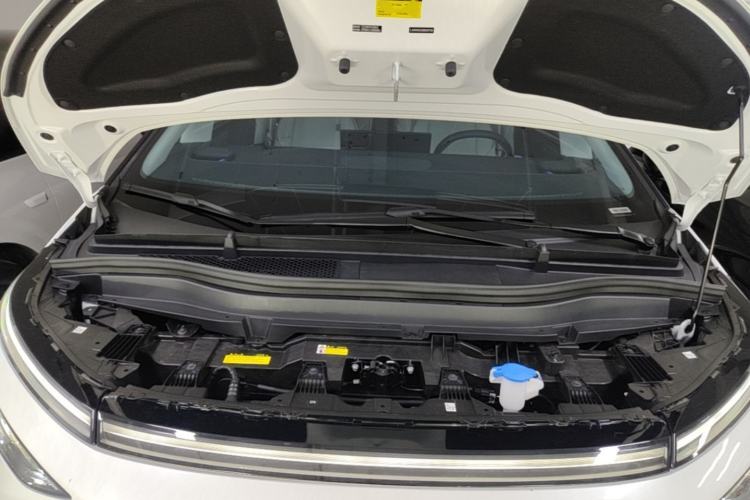 Used XPeng X9 2024 702 Ultra-Long Range Max Engine Bay