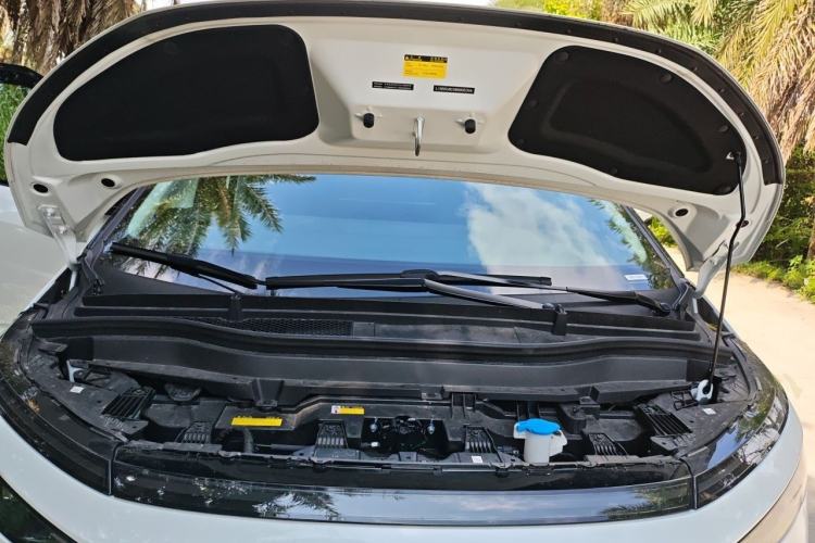 Used XPeng X9 2024 610 Long-Range Pro Engine Bay