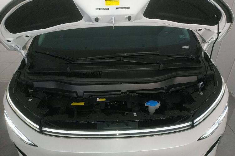 Used XPeng X9 2024 640 All-Wheel Drive High-Performance Max Engine Bay