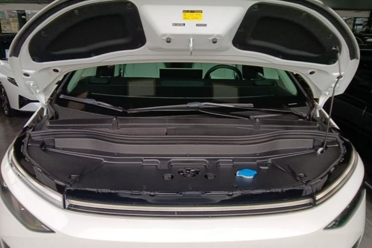 Used XPeng X9 2024 640 All-Wheel Drive High-Performance Max Engine Bay