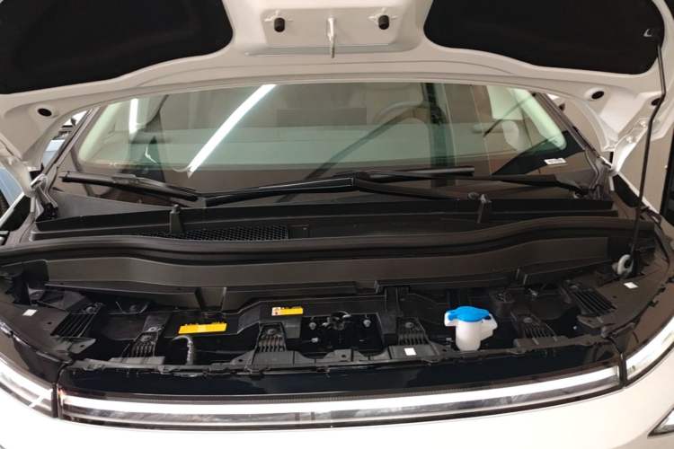 Used XPeng X9 2024 610 Long-Range Pro Engine Bay