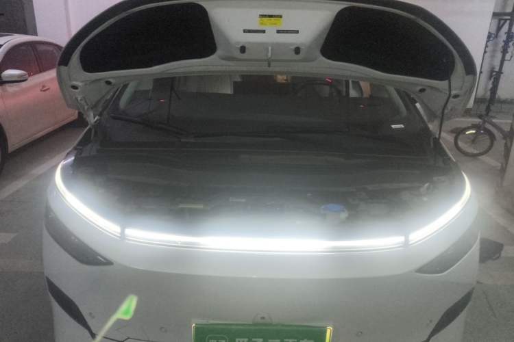 Used XPeng X9 2024 610 Long-Range Pro Engine Bay