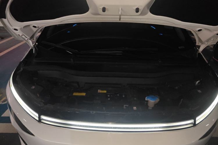 Used XPeng X9 2024 610 Long-Range Pro Engine Bay