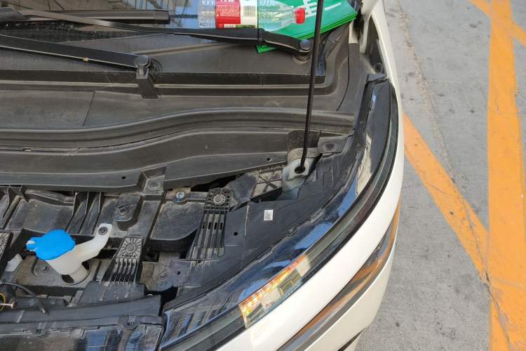 Used XPeng X9 2024 702 Ultra-Long Range Max Engine Bay Left