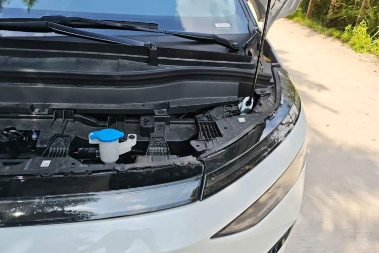 Used XPeng X9 2024 610 Long-Range Pro Engine Bay Left