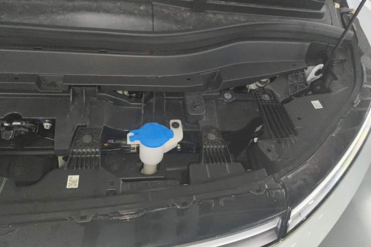 Used XPeng X9 2024 610 Long-Range Pro Engine Bay Left