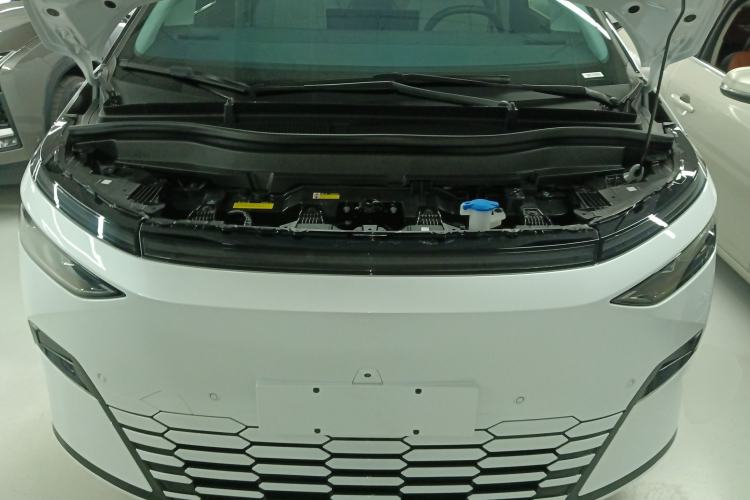 Used XPeng X9 2024 702 Ultra-Long Range Pro Engine Bay