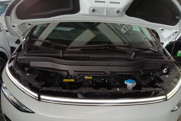 Used XPeng X9 2024 702 Ultra-Long Range Max Engine Bay