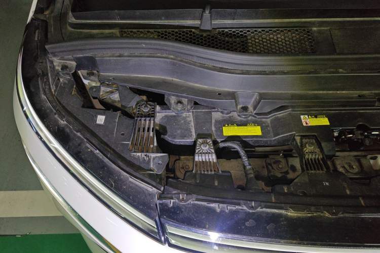 Used XPeng X9 2024 640 All-Wheel Drive High-Performance Max Engine Bay Right