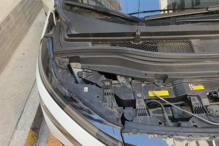 Used XPeng X9 2024 702 Ultra-Long Range Max Engine Bay Right