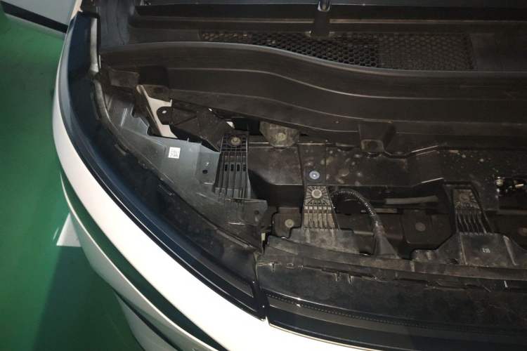 Used XPeng X9 2024 702 Ultra-Long Range Pro Engine Bay Right