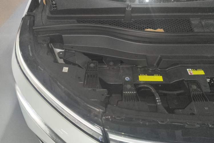 Used XPeng X9 2024 610 Long-Range Pro Engine Bay Right