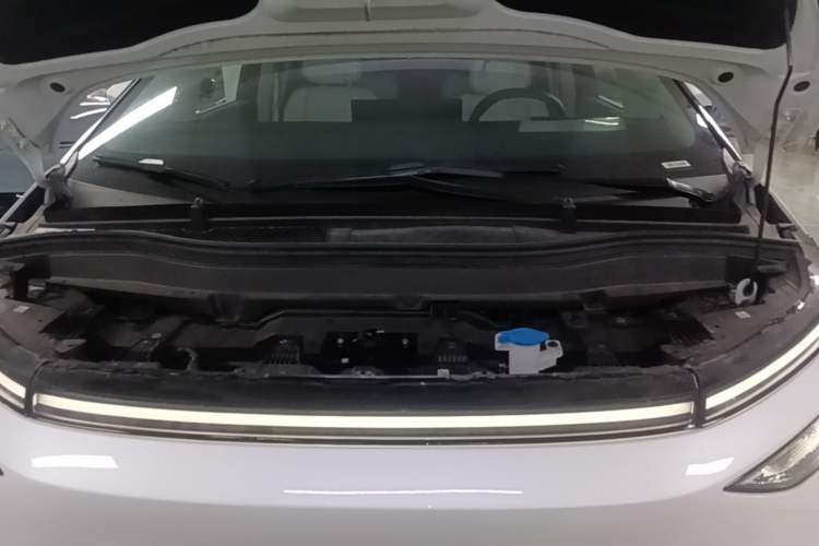 Used XPeng X9 2024 702 Ultra-Long Range Max Engine Bay